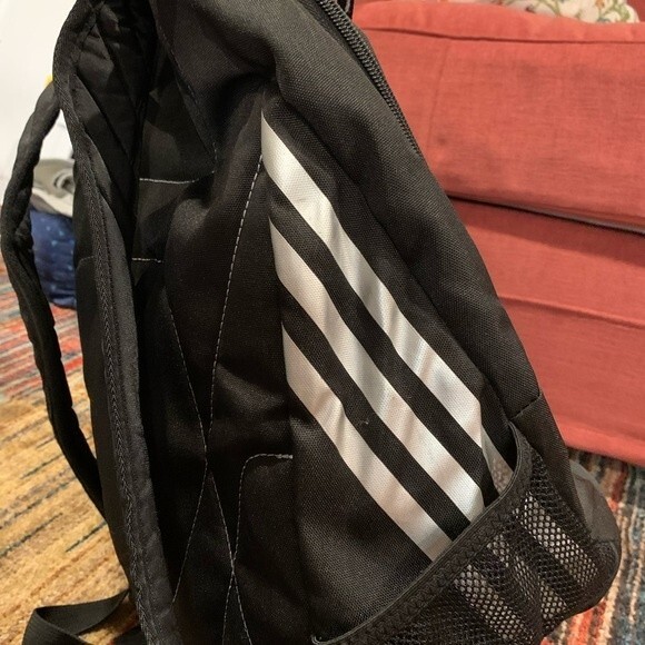 Large Adidas black backpack. Has two outside water bottle pockets. 3 big pockets - Picture 5 of 10